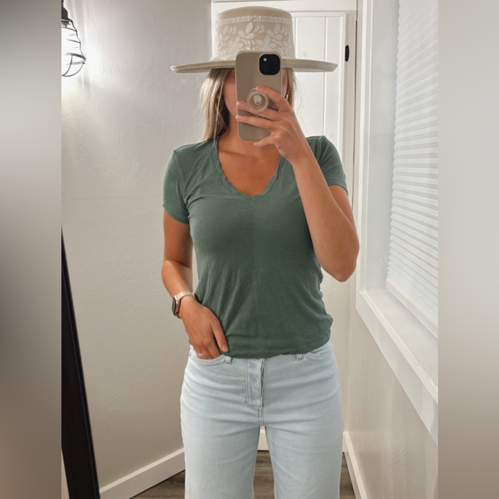 Madewell Organic Cotton Tee V-Neck in Green size XXS